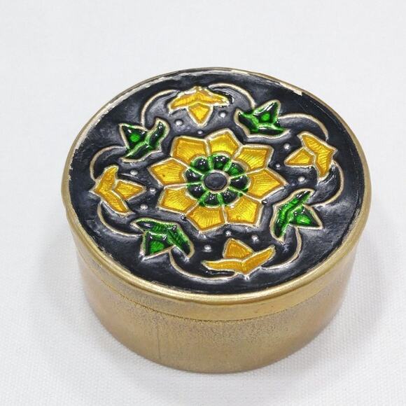 Small Vintage Brass Floral Enamel Pill Box, 1970s Vintage Jewelry Accessories - Picture 9 of 10